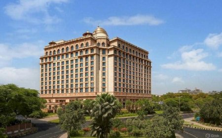 The Leela Palace, Chanakyapuri, Rs.4500, 4.7/5.0, New Delhi
