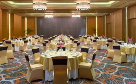 Holiday Inn New Delhi International Airport, Rs 2200, 4.2/5.0, Delhi