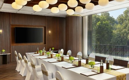 Shangri-La Eros Hotel, Connaught Place, Rs 2200, 4.8/5.0, Delhi