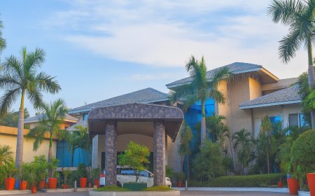 Dee Marks Hotel & Resorts, Rohini, Rs 2500–9500, 4.5/5.0, Outer Delhi